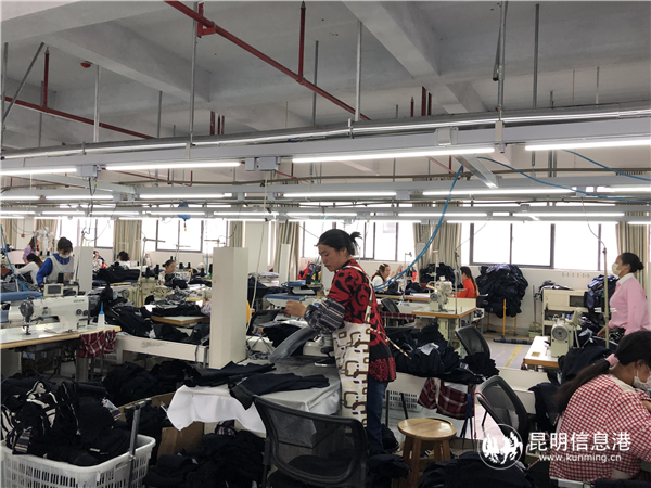 昭通易地扶貧搬遷戶在家門口就業 脫貧帶娃兩不誤